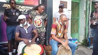 Gwo ka sur le boulevard Chanzy à PàP